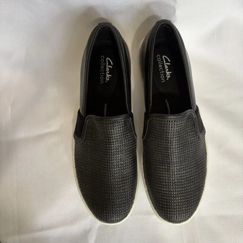 Clarks Women's Slip‎ On Sneaker Layton Petal Size 8.5 Medium Black Combi